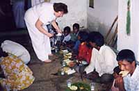 Elide Casarin, mamma di Swami Roberto, in missione in India