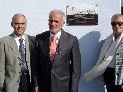 Alberto e Gabriella Chitti con il Sindaco di Poggio Picenze Prof. Nicola Menna Alberto e Gabriella Chitti con il Sindaco di Poggio Picenze Prof. Nicola Menna