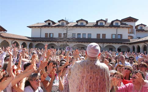 Darshan di Swami Roberto nel monastero di Anima Universale