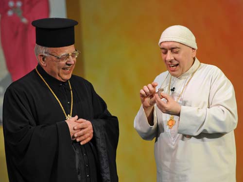 Mons. Virginio Fogliazza con Swami Roberto Mons. Virginio Fogliazza con Swami Roberto
